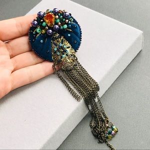 Brooch vntg style